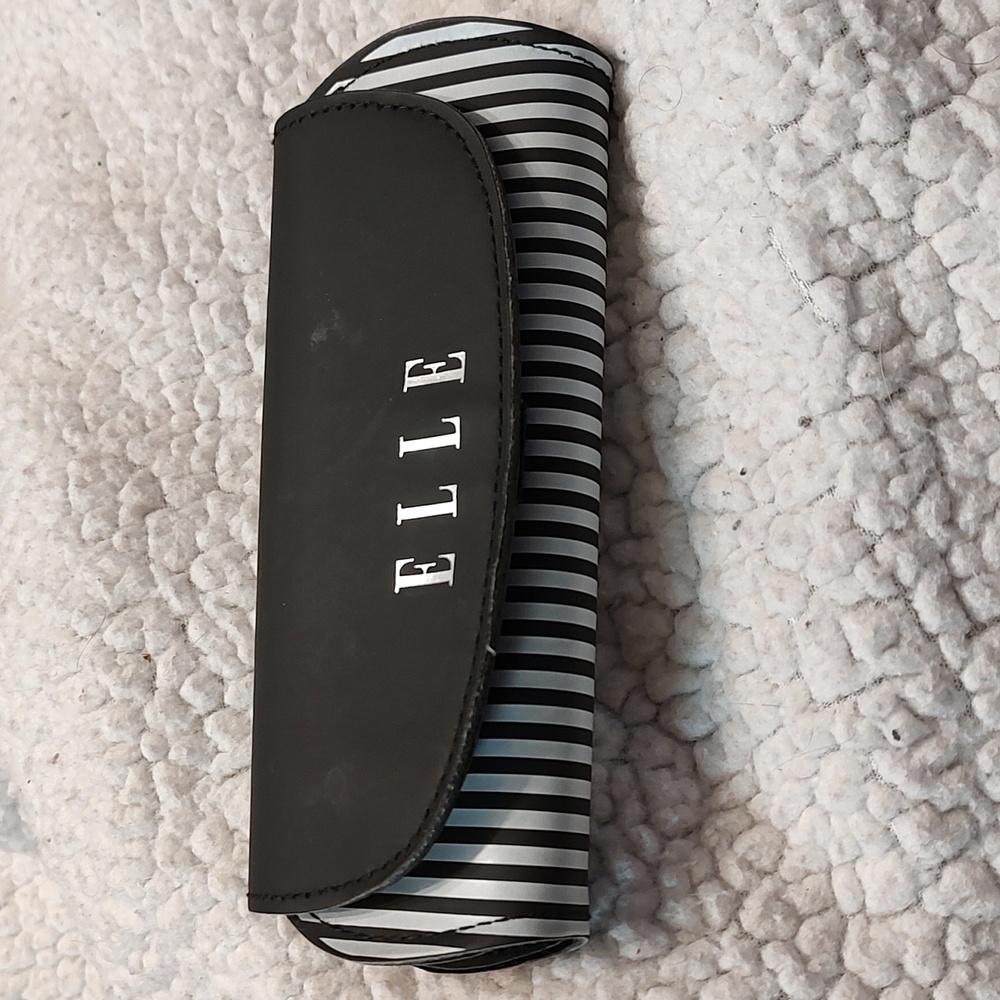 Elle black &white striped sunglass case with cleaning cloth. Excellent condition